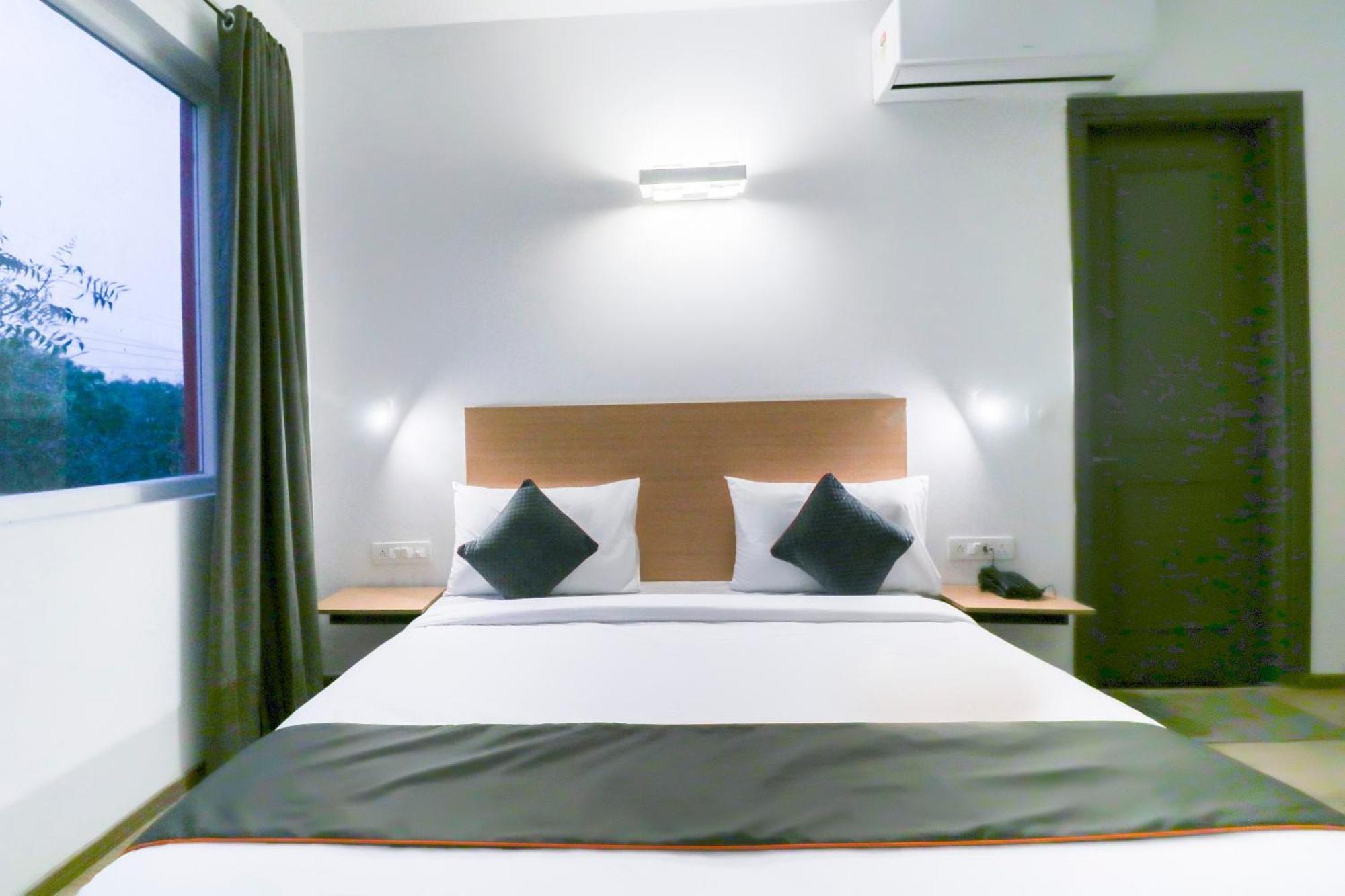 Townhouse Noida Sector 71 Near Iskcon Temple Noida Hotel Indirapuram Exterior foto
