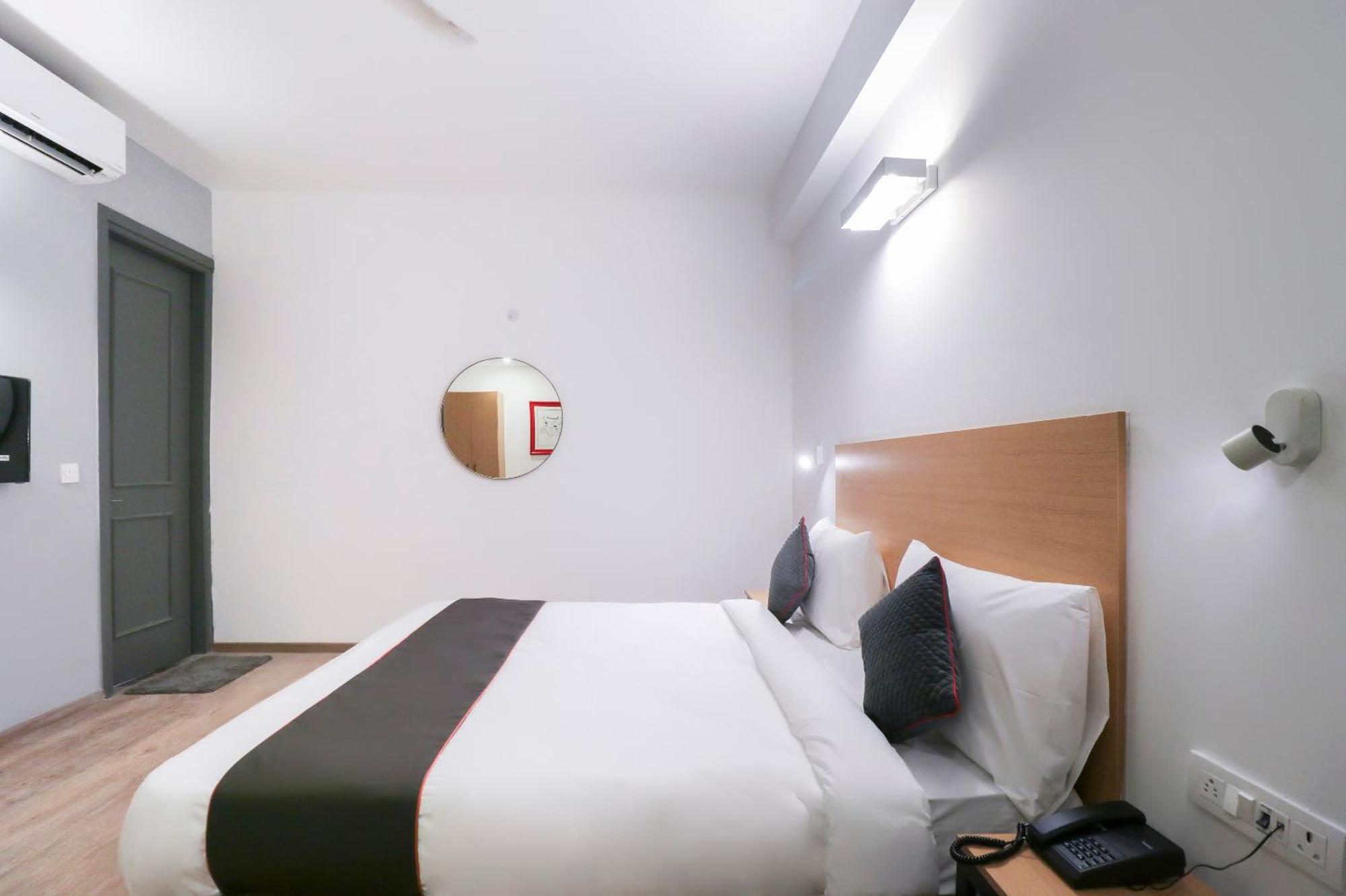 Townhouse Noida Sector 71 Near Iskcon Temple Noida Hotel Indirapuram Exterior foto