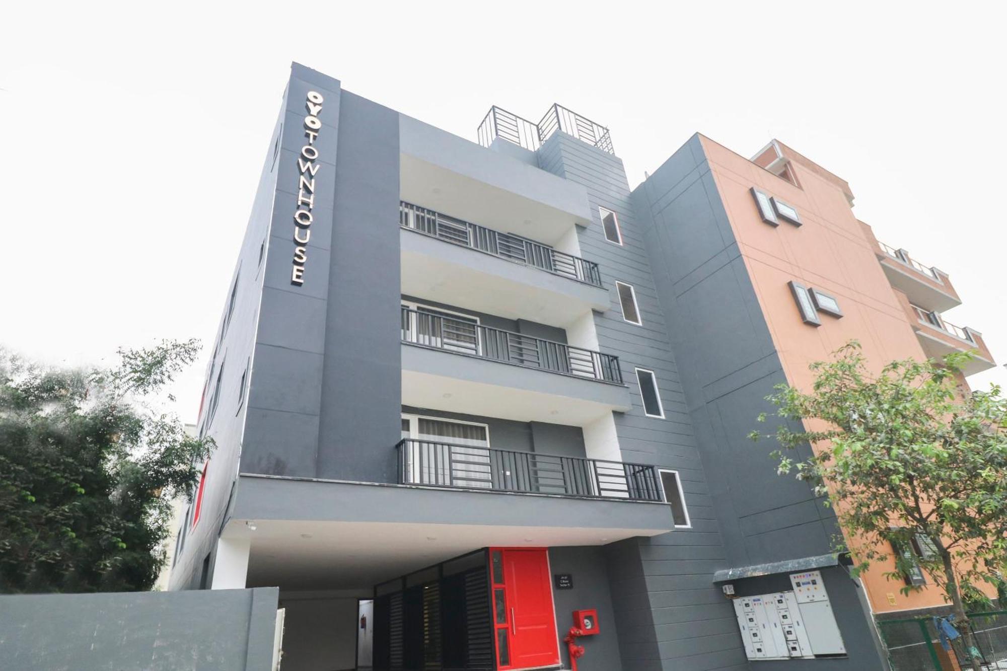 Townhouse Noida Sector 71 Near Iskcon Temple Noida Hotel Indirapuram Exterior foto